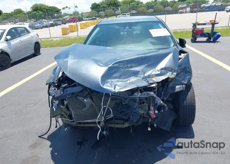 2018 Toyota Corolla Le z USA, uszkodzony, nr VIN 5YFBURHE1JP855170